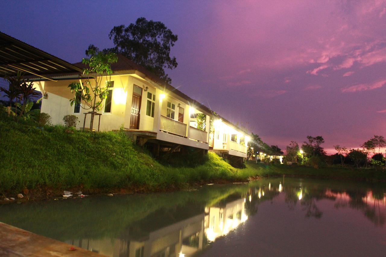Pirom Lake And Resort Si Maha Phot Exterior foto