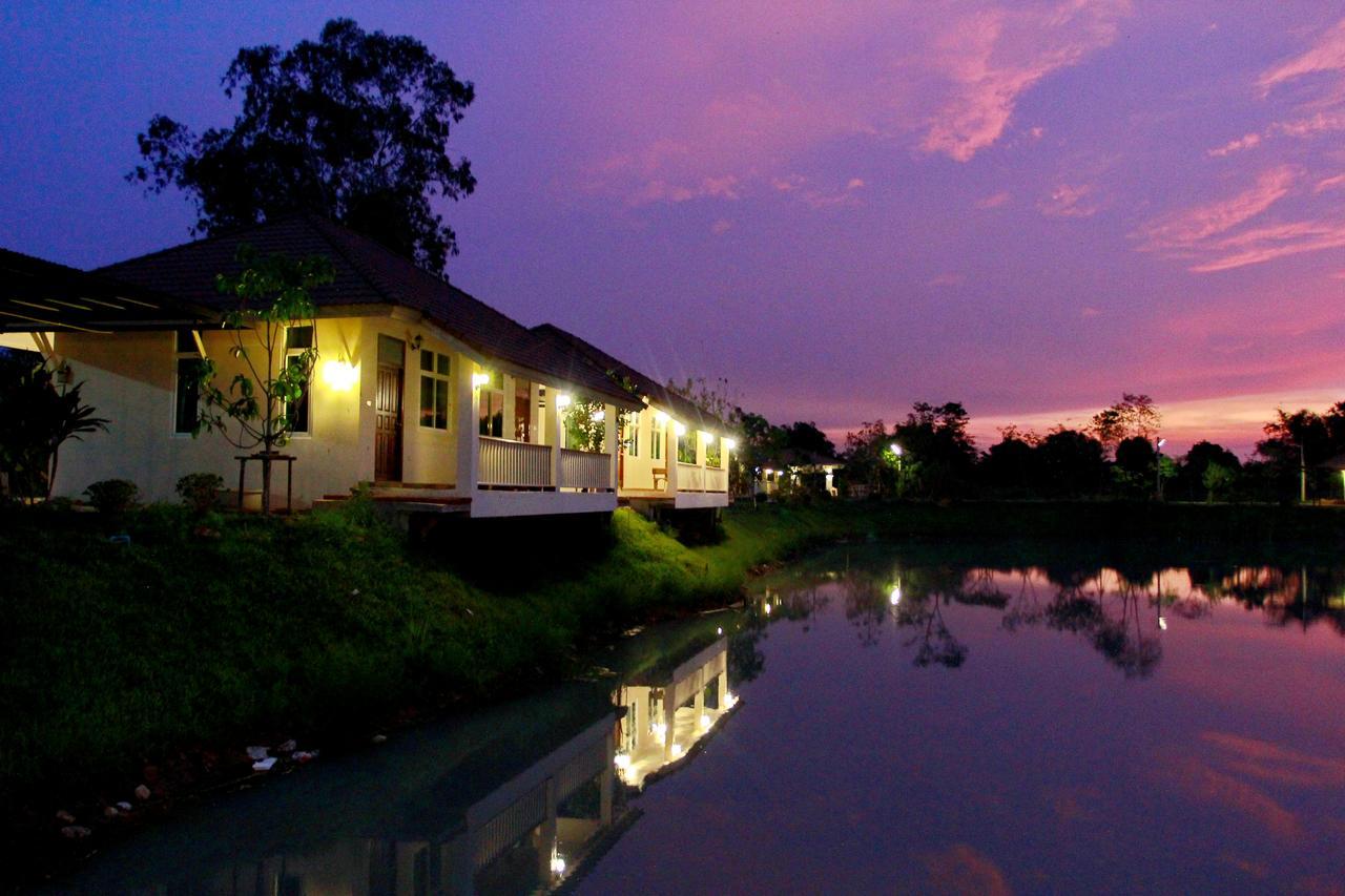Pirom Lake And Resort Si Maha Phot Exterior foto