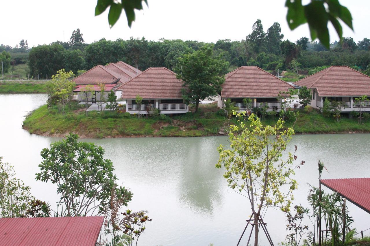 Pirom Lake And Resort Si Maha Phot Exterior foto