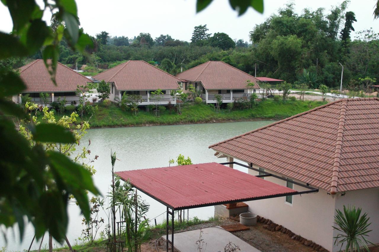Pirom Lake And Resort Si Maha Phot Exterior foto